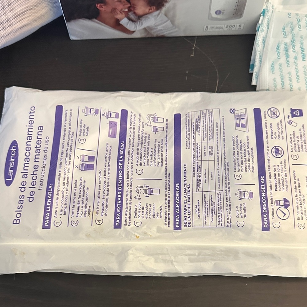 Lansinoh Breastmilk Storage Bags and Nursing Pads Set - Picture 6 of 7